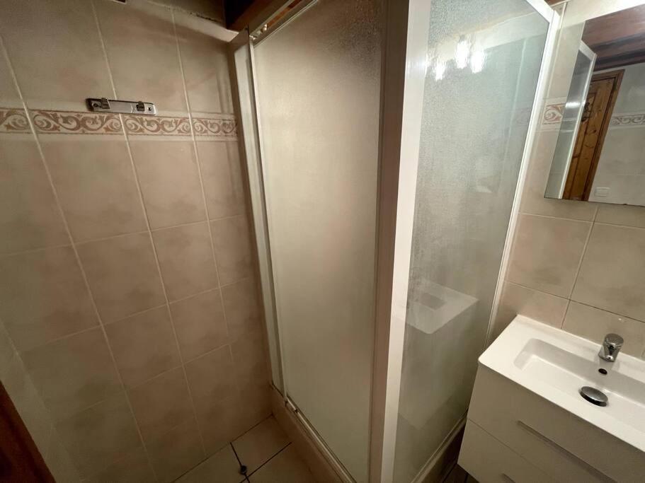 Kunzite Yourhosthelper Caen